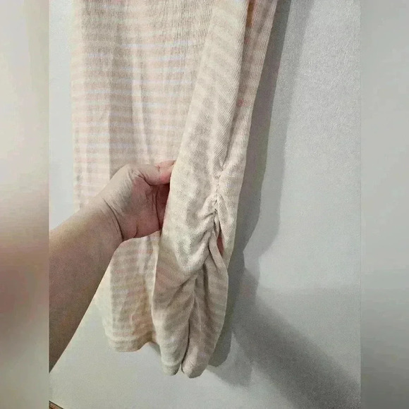 Old navy maternity tank top! - Picture 3 of 5